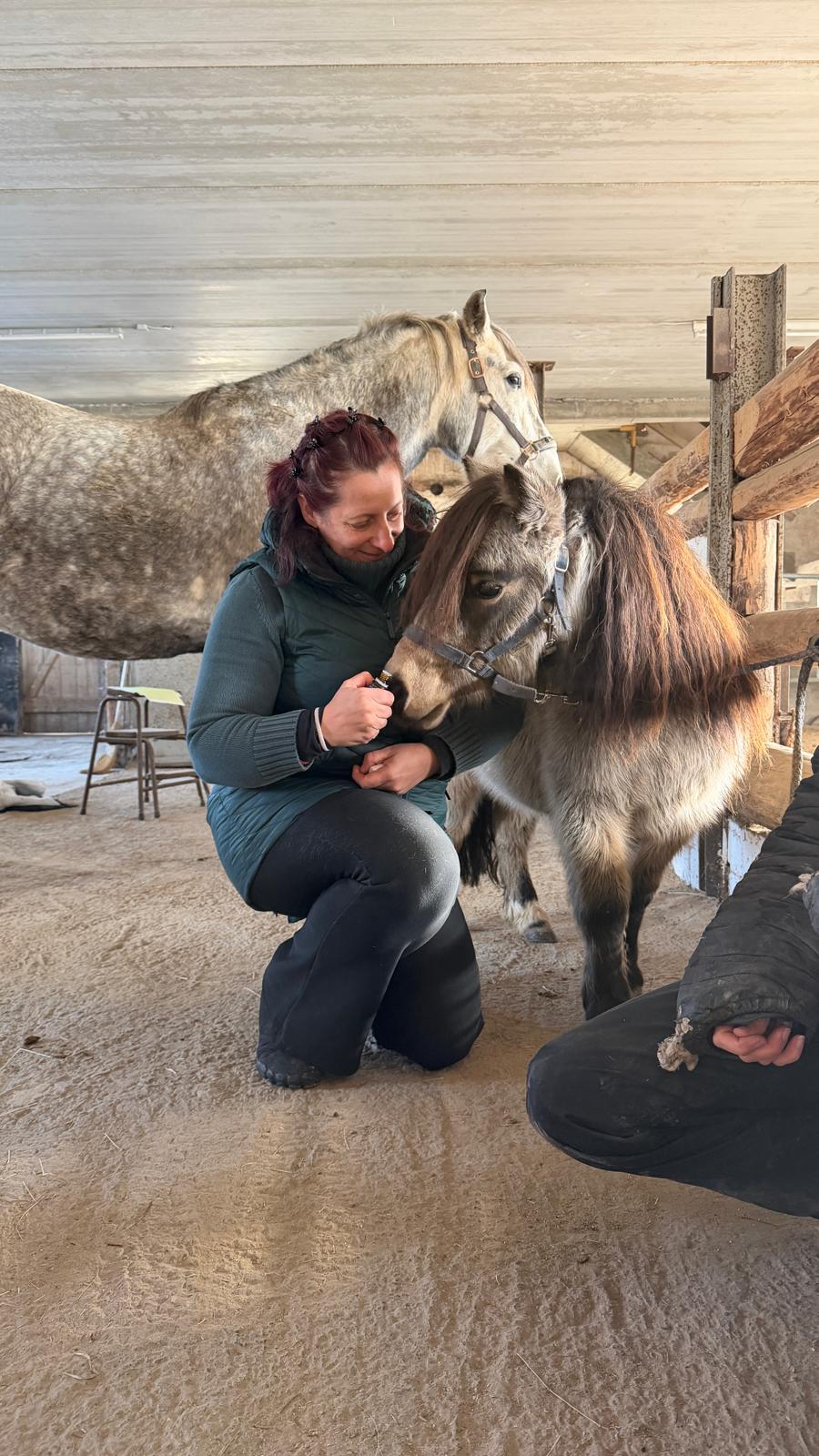 Annett Jakob mit kleinem Pony